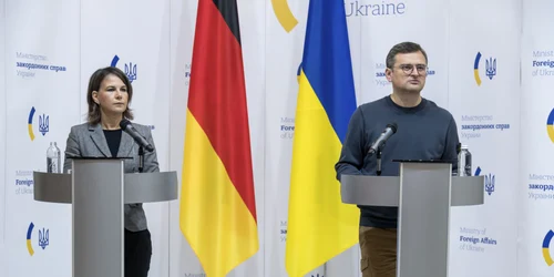 Annalena Baerbock si Dmitro Kuleba FOTO EPA EFE jpg