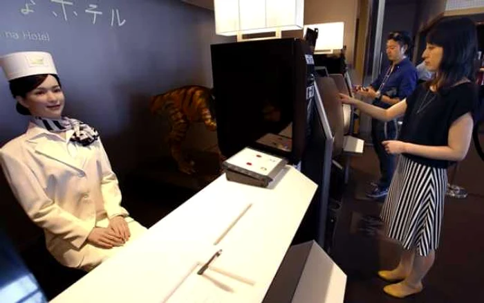 hotel cu angajati roboti foto Shizuo Kambayashi/AP