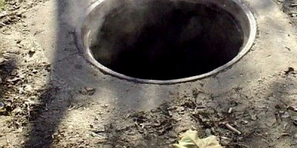 O fetiţă de 12 ani din Codlea a căzut într-un canal FOTO Adevărul