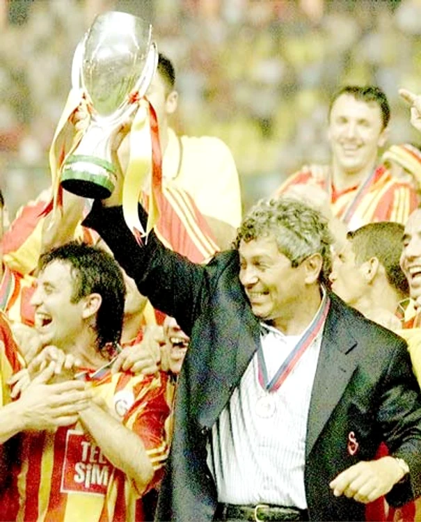 Mircea Lucescu ar putea  reveni după 12 ani  pe banca tehnică a  celor de la Galatasaray (Fotografii: Reuters