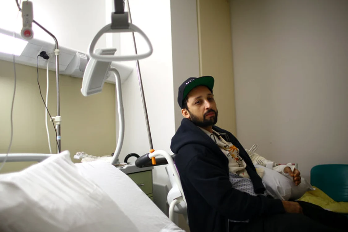 
    Djamel Cheboub a fost rănit grav, dar a scăpat cu viață din iadul declanșat la ParisFoto: The New York Times  