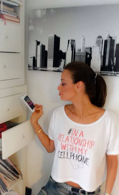 Andreea Raicu a recunoscut că are o relaţie cu telefonul ei