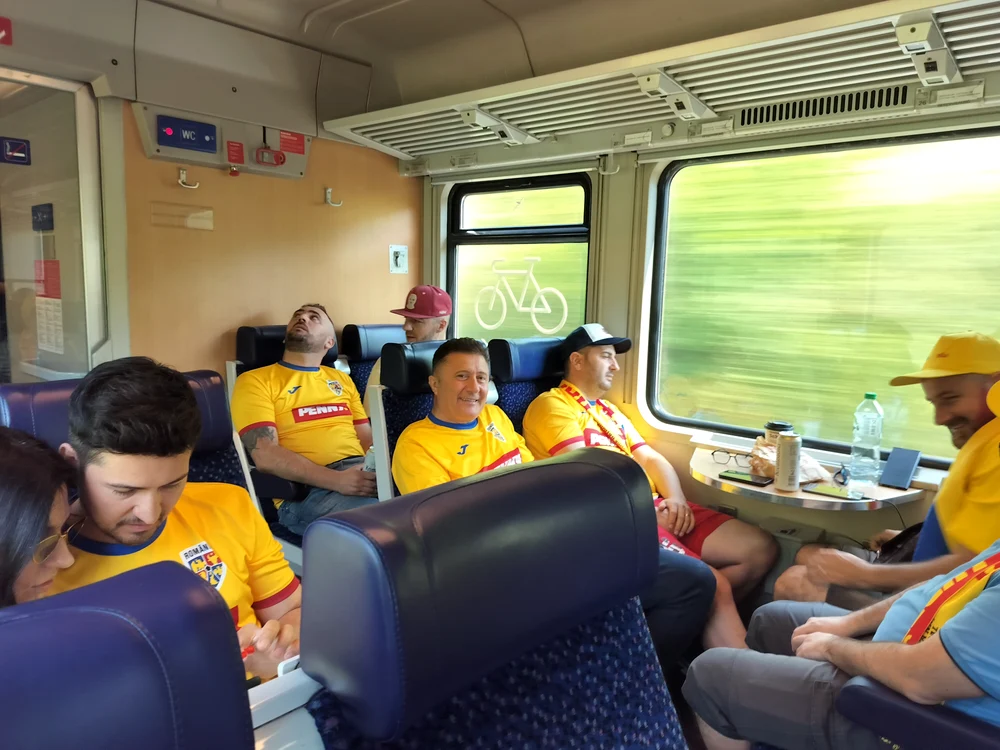 Fani României venind la Frankfurt cu trenul. Foto Adevărul 