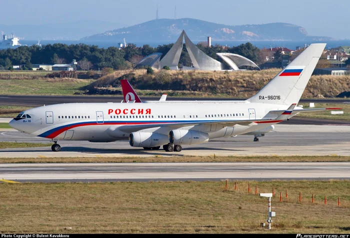 Avionul prezidential rus IL-96 FOTO planespotters.net