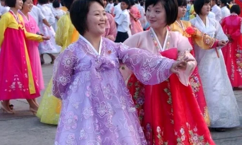 Îndreptarul comunist de coafură  Cele 28 de frizuri oficiale ale Coreei de Nord jpeg