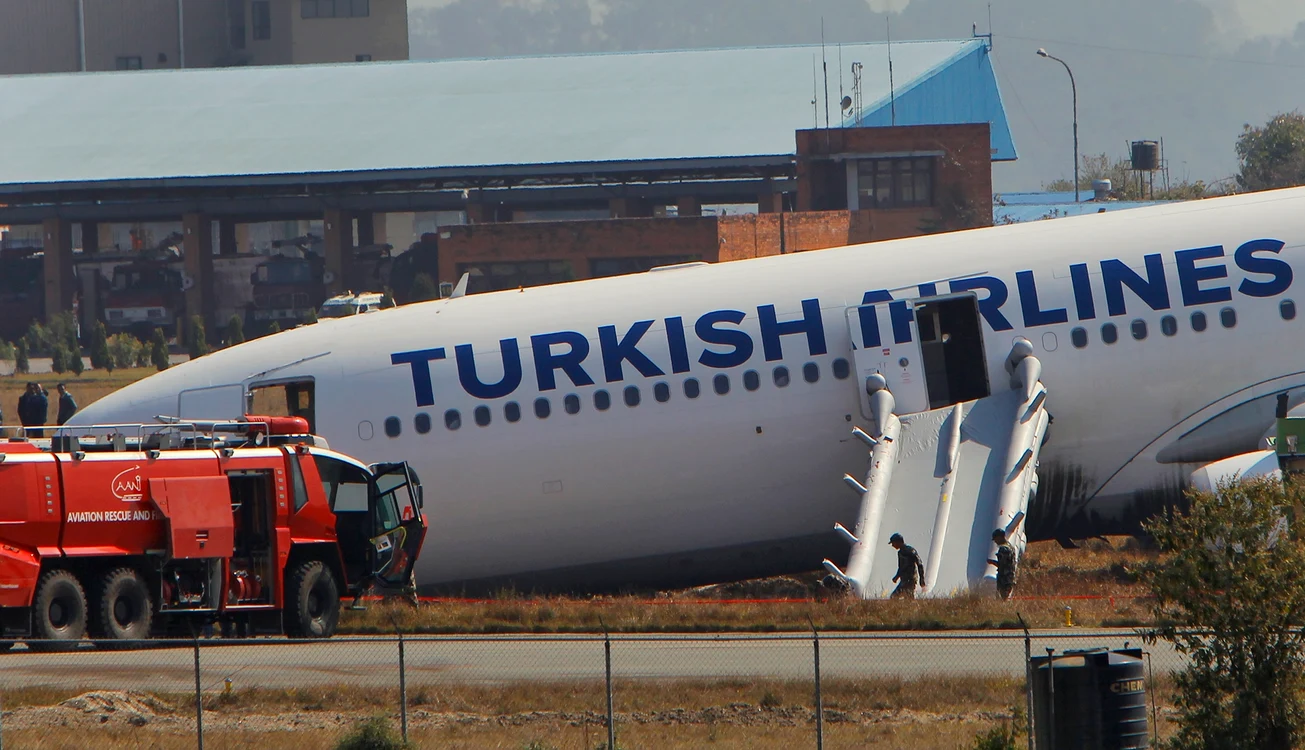
    Avionul Turkish Airlines a ieşit de pe pistăFoto: AP  