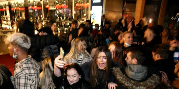 Britanici distracţie pandemie beţivi poliţie FOTO Profimedia