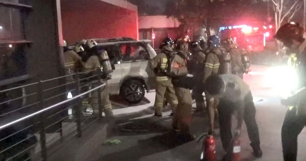 Un bărbat a murit după ce și-a dat foc în fața clădirii unde este anchetat președintele Coreei de Sud