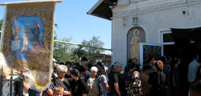Târgovişte: Preotul de la Teiş a fost înmormântat