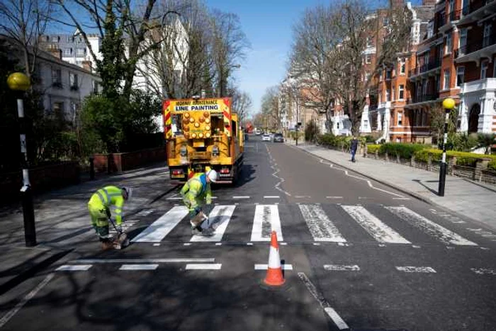  trecerea de pietoni de pe Abbey Road a fost revopsită foto guliver getty images