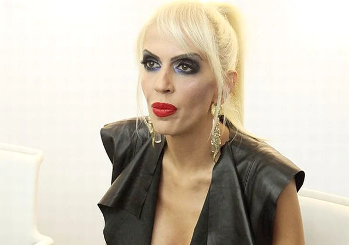 
    Raluca Bădulescu a slăbit 70 de kilograme şi şi-a schimbat şi numărul la pantoffoto: Click!  