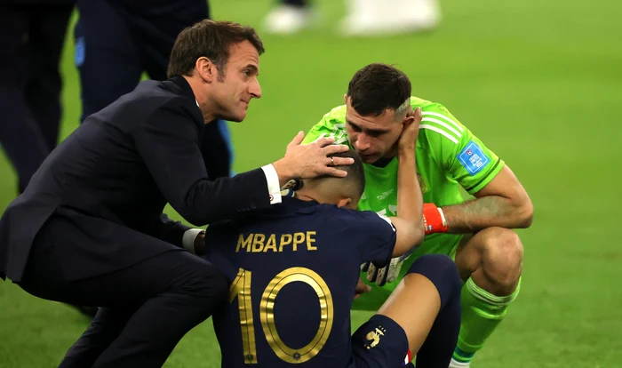 Mbappe, consolat de președintele Macron și de portarul Argentinei, Martinez. Foto EPA EFE