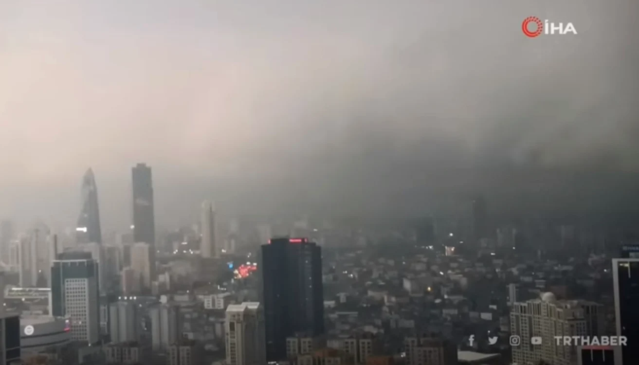Un fenomen ciudat a fost vizibil joi în Istanbul / captură: TRT Haber