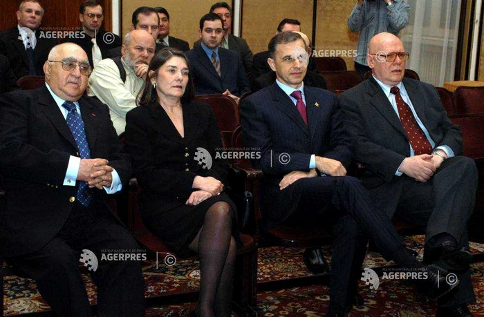 Dinu Sararu, Roxana Theodorescu, Mircea Geoană, la ceremonia ambasadei ruse. AGREPRESS