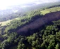 Imagini de la masiva alunecare de teren din Roşiile Vâlcea unde un deal a luat-o la vale Foto Adevărul