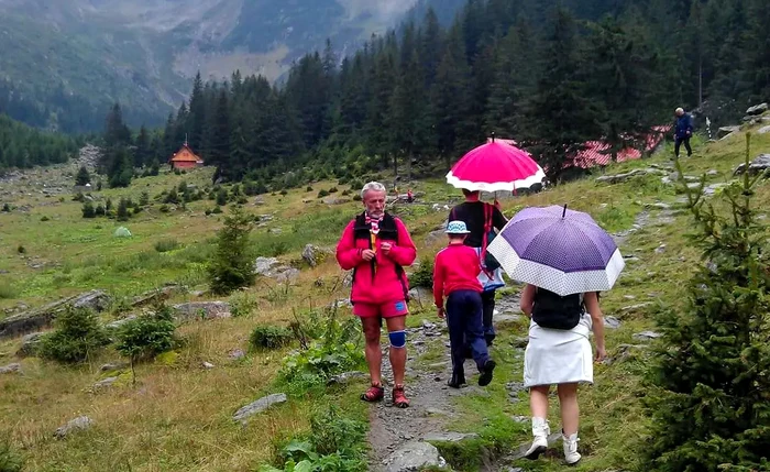 Echipament total neadecvat pentru un traseu pe munte FOTO Sergiu Olteanu