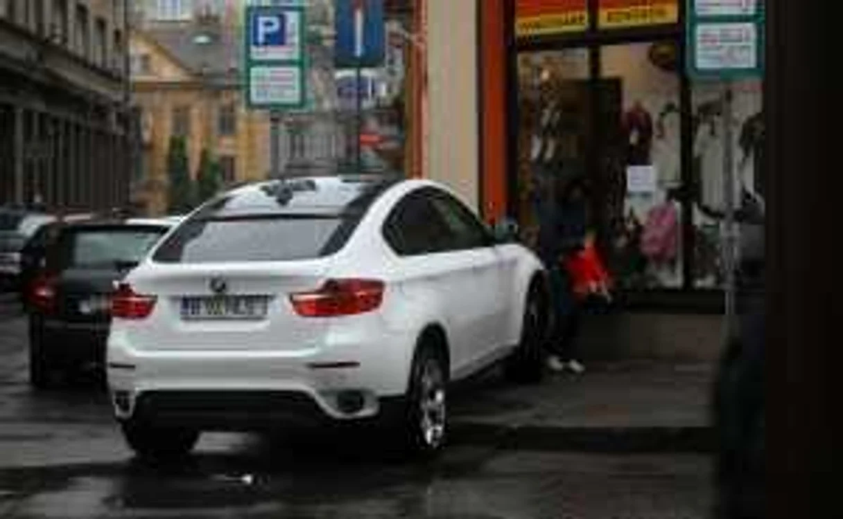 BMW X6 parcat ilegal