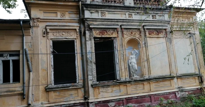 Casa Macridescu se năruie sub ochii nepăsători ai proprietarilor FOTO: Ştefan Borcea