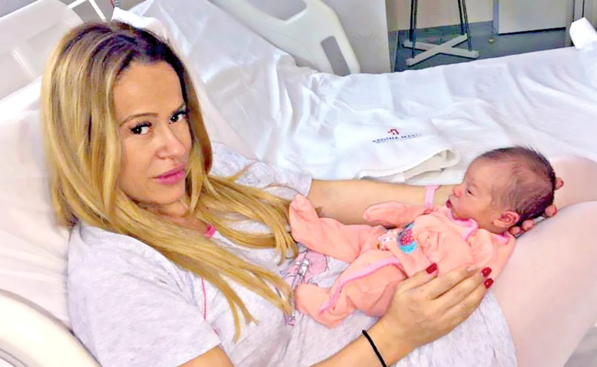 Ellie White a născut-o pe Alexis pe 31 mai, iar pe 4 iulie cânta la Râşnov