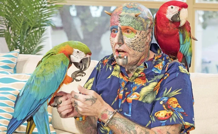 Ce transformări şi-a făcut Ted: 110 tatuaje, 350 de piercinguri, şi-a despicat limba, şi-a montat ţepuşe, şi-a colorat ochii, şi-a tăiat urechileFoto: Profimedia