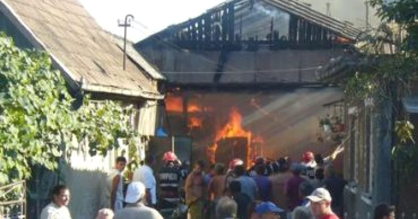 Alba Iulia: Şură cuprinsă de flăcări la Berghin