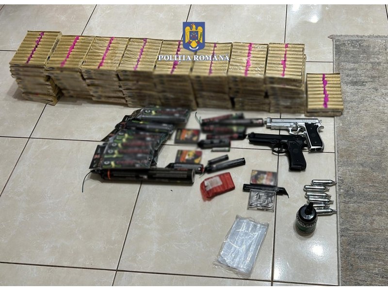 Un tânăr din Bistrița deținea ilegal 170 de kilograme de articole pirotehnice