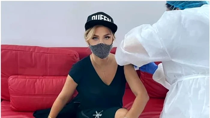 
    Andreea Bănică a făcut doza a treia a vaccinului anti-covidfoto: Instagram  