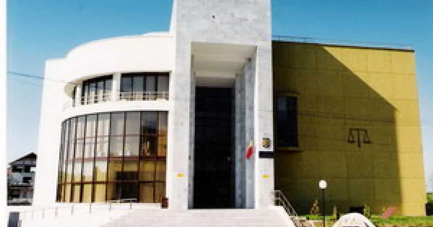 Dosarul se judecă la Babadag