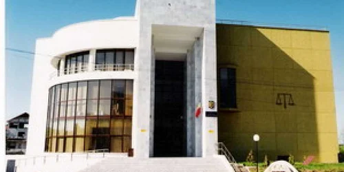Dosarul se judecă la Babadag