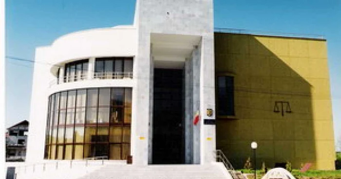 Dosarul se judecă la Babadag