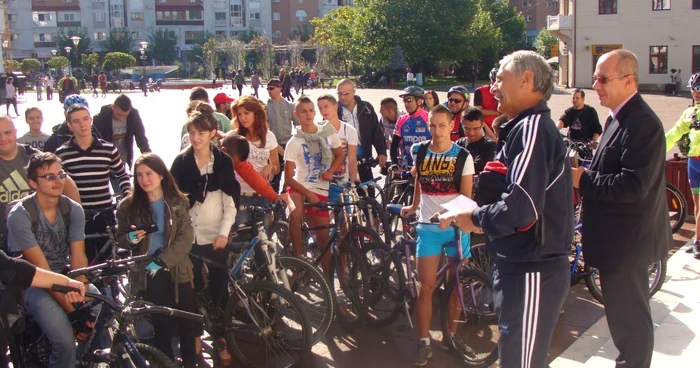 Autorităţile au fost luate la rost de biciclişti