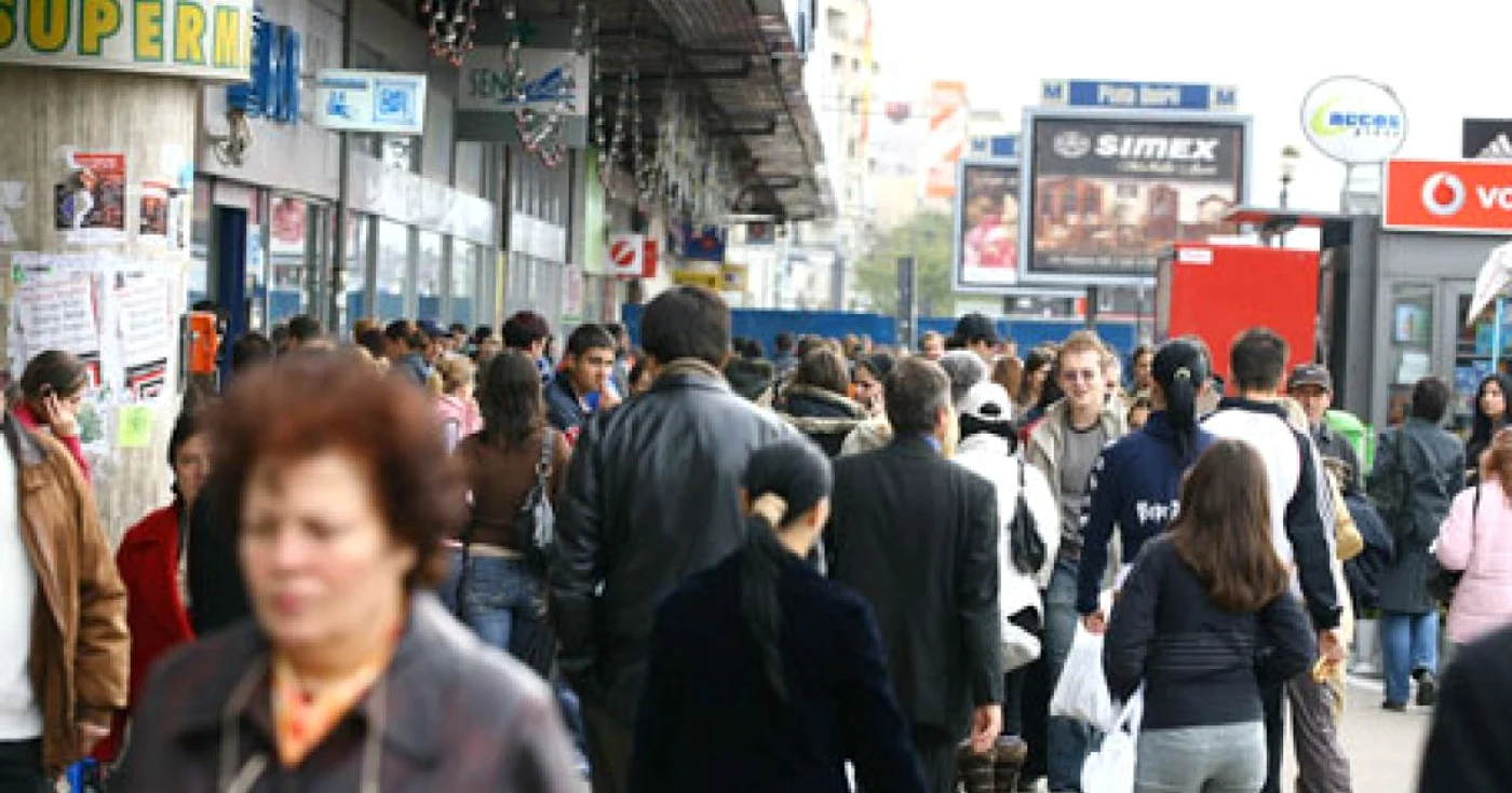 Românii nu sunt mulţumiţi de viaţa lor dupa aderarea la UE în 2007