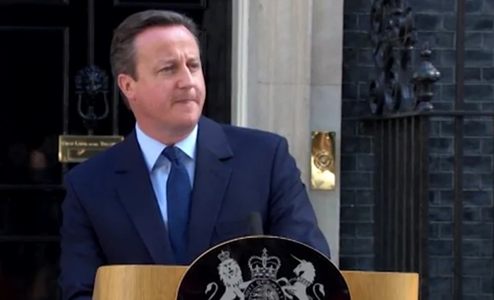 
    David Cameron și-a stăpânit cu greu emoțiile când și-a anunțat demisia din funcția de premierFoto captură foto/Daily Mail  