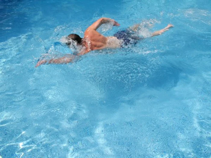 Bărbaţii care practică înotul sunt virili, atenţi şi foarte protectori cu femeia pe care o iubesc