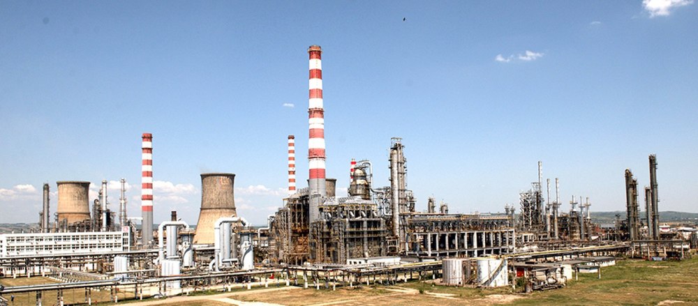 Grupul petrolier rus Lukoil analizează posibilitatea vânzării rafinăriei din Bulgaria