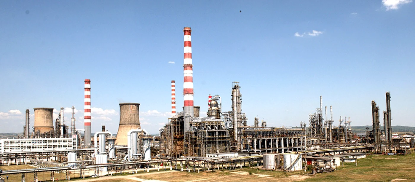 foto rafinărie Lukoil