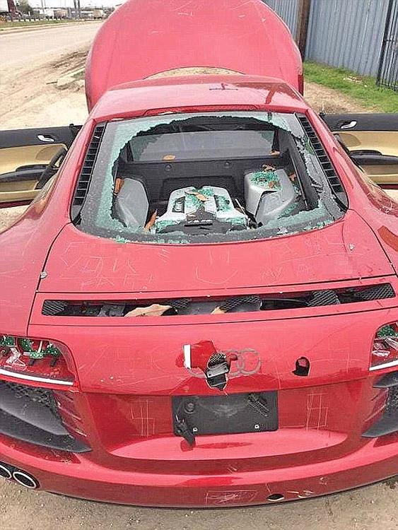 I-a făcut maşina Audi R8 de 115.000 $ a iubitului de nerecunoscut