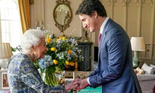 justin trudeau regina elisabeta jpg