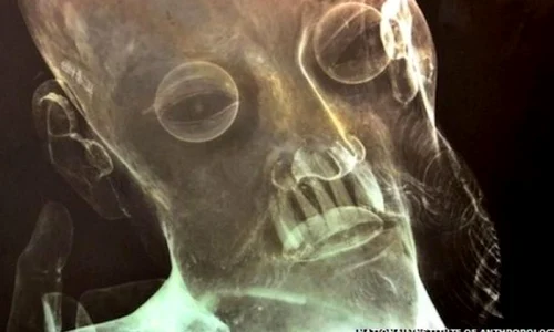 Descoperire bizară într o biserică din Mexic    chipului unei statui care îl înfăţişează pe Iisus are dinți umani! jpeg