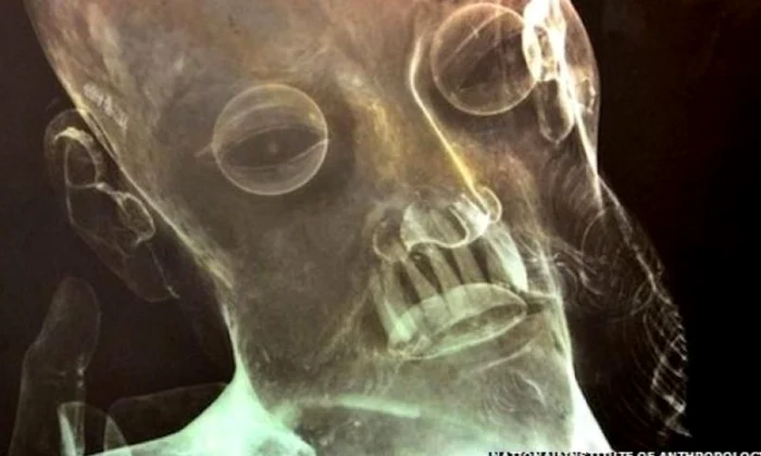 Descoperire bizară într o biserică din Mexic    chipului unei statui care îl înfăţişează pe Iisus are dinți umani! jpeg