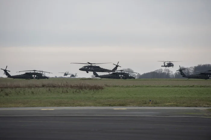 Militarii americani aduc în România mai multe tipuri de elicoptere de luptă  FOTO U.S. Army/Visual Information Specialist Pascal Demeuldre