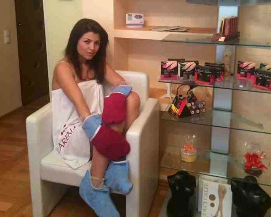Claudia Ghiţulescu apelează la tratamente corporale non-invazive pentru a se menţine frumoasăFoto: arhiva personală
