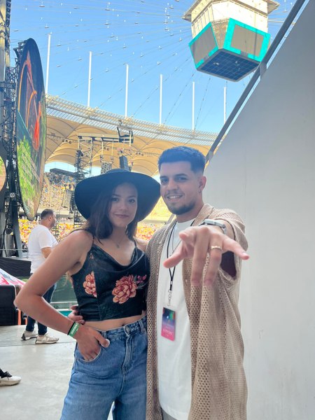 Ce a scris pe Facebook sora lui Babasha după ce fratele ei a fost huiduit la concertul Coldplay: „Voi ce ați realizat în viață?”