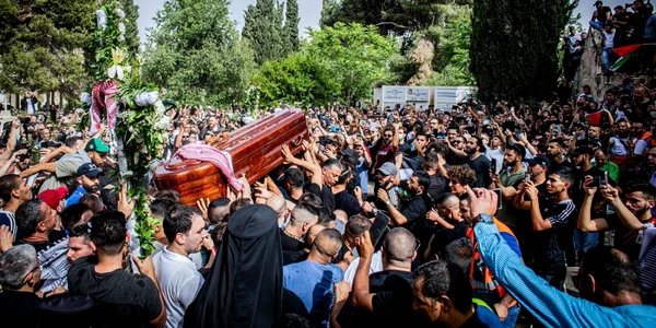 13 mai 2022 - înmormântarea jurnalistei palestiniene ucise la Jenin FOTO Profimedia 