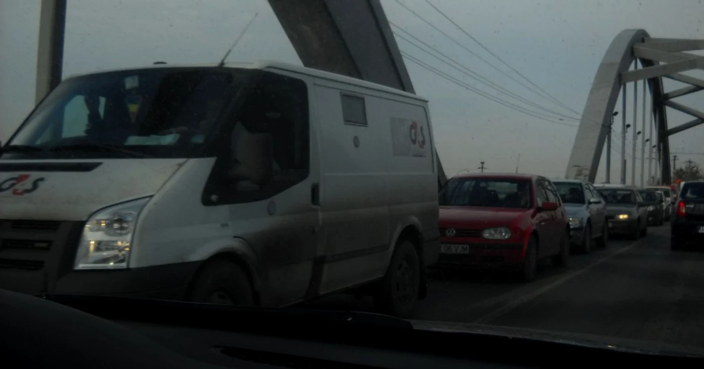 Circulaţie pe un singur sens pe podul peste Mureş
