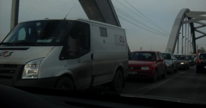 Circulaţie pe un singur sens pe podul peste Mureş