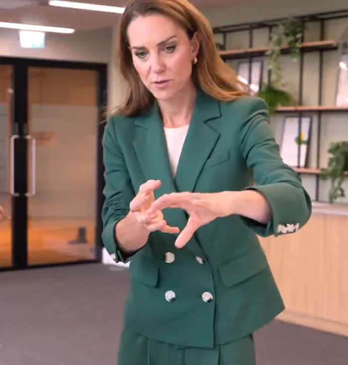 Prințesa Kate, într o ținută verde smarald, Captură Youtube (5) png