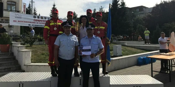 SMURD Vâlcea echipa campionilor naţionali pentru a 4-a oară consecutiv alaturi de sefii unităţii  Foto Adevărul