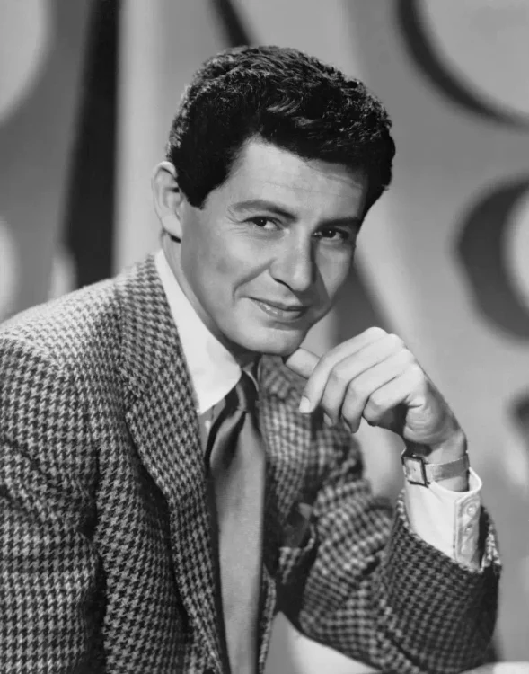 Eddie Fisher a fost căsătorit cu Debbie Reynolds, Elizabeth Taylor, Connie Stevens și Betty Lin