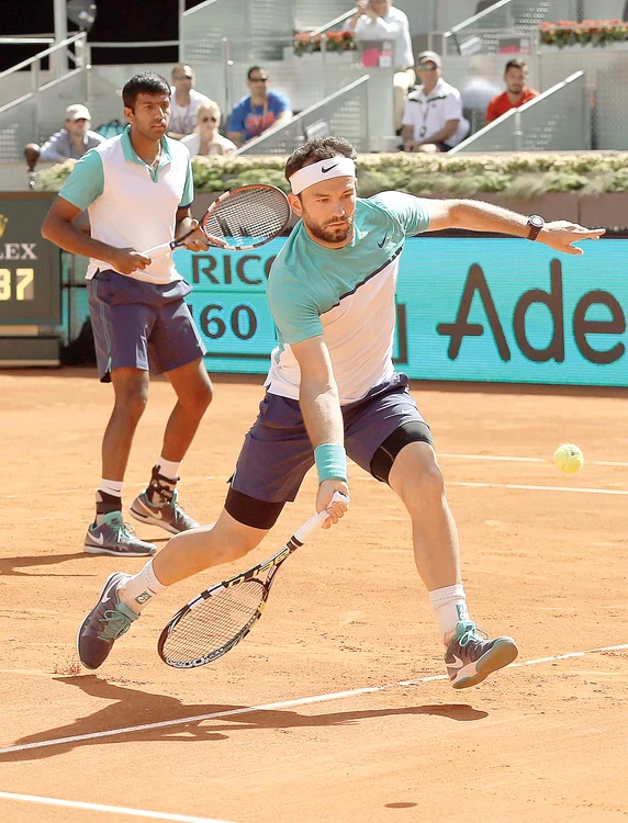 
    Horia Tecău şi Jean Julien Rojer au  cucerit anul acesta, la Wimbledon, cel  mai important trofeu al carierei lorFoto: AP  